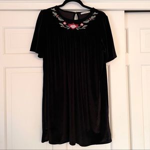 Pull&Bear Velvet Shift Dress with Embroidery